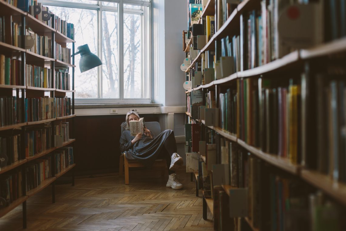 RadioMarocCulture Photo Of Woman Reading Book 3747468 1